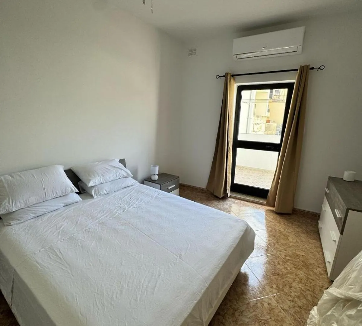 Bright & Spacious Beachside Apartment By Sf Homes Marsaskala