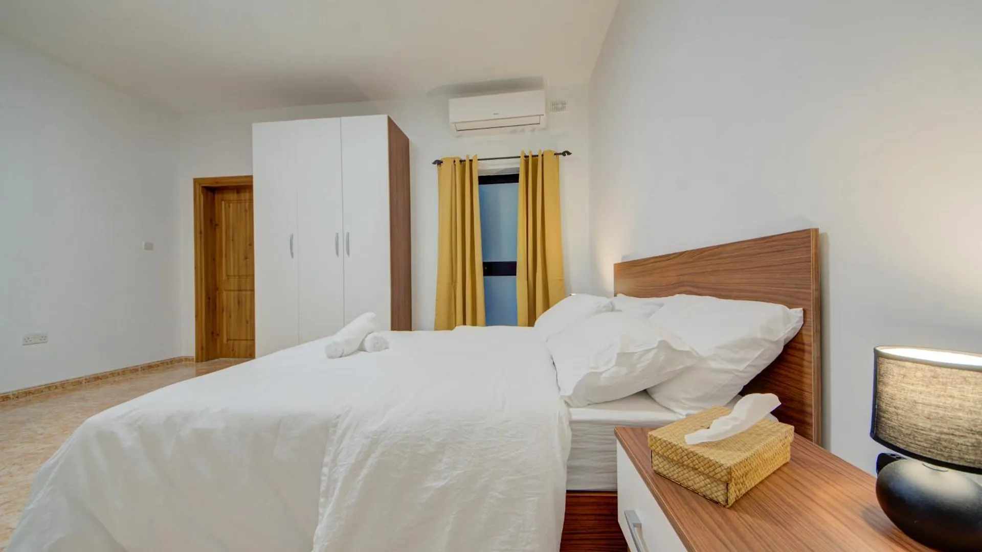 Bright & Spacious Beachside Apartment By Sf Homes Marsaskala