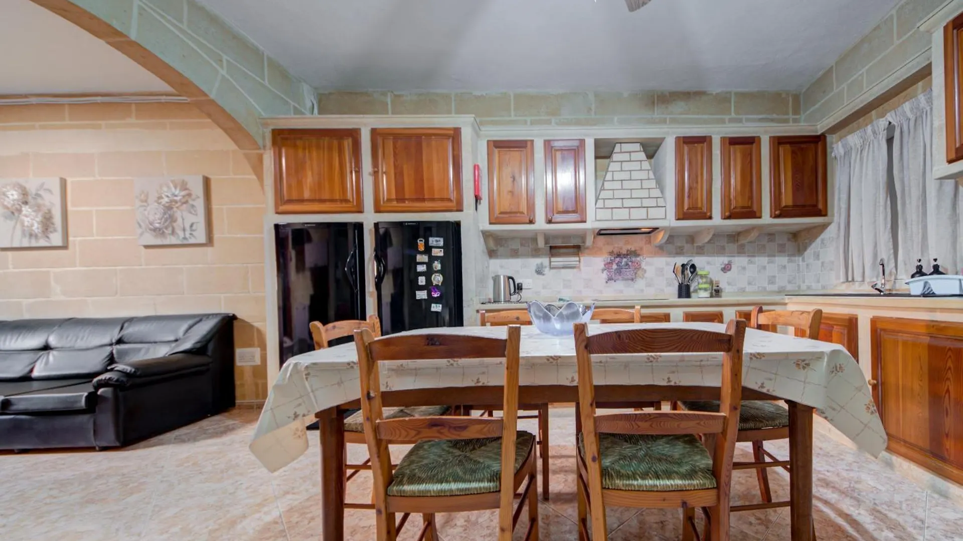 Bright & Spacious Beachside Apartment By Sf Homes Marsaskala