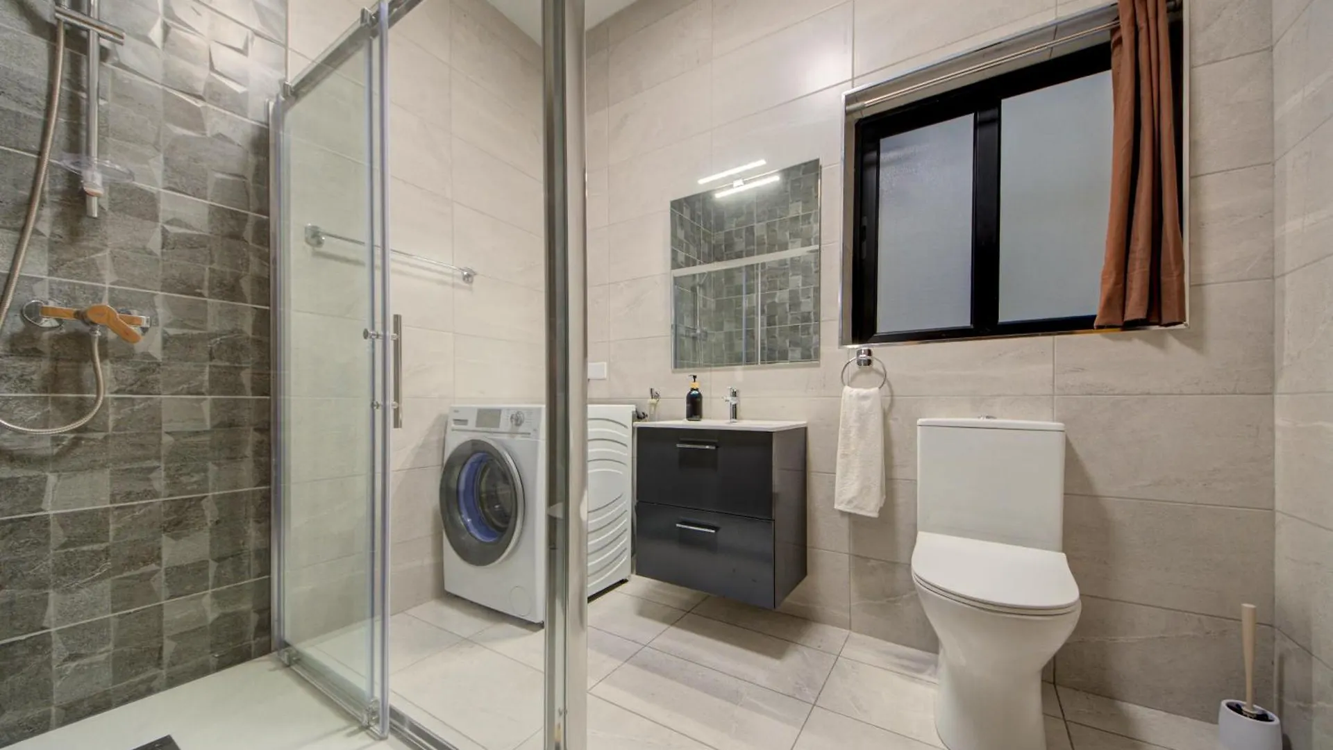 Bright & Spacious Beachside Apartment By Sf Homes Marsaskala 0*,