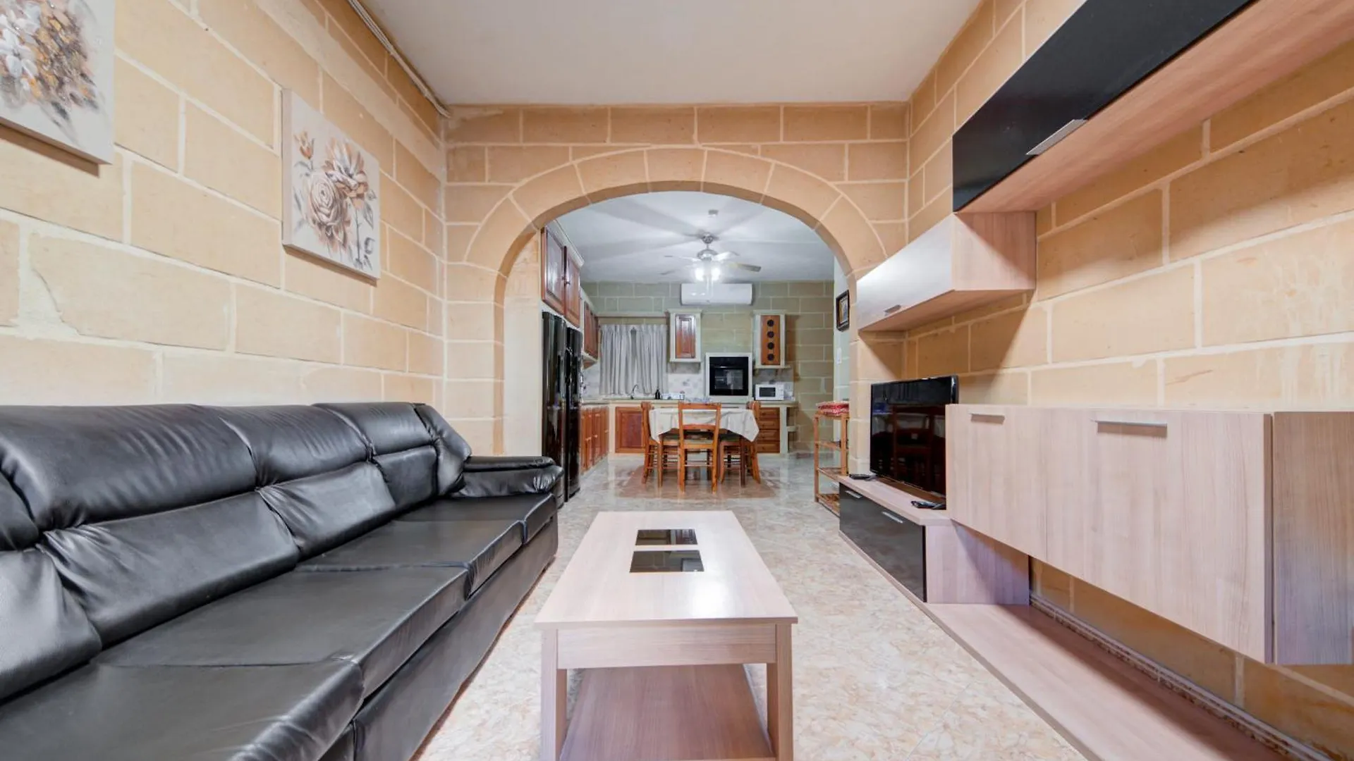 Bright & Spacious Beachside Apartment By Sf Homes Marsaskala