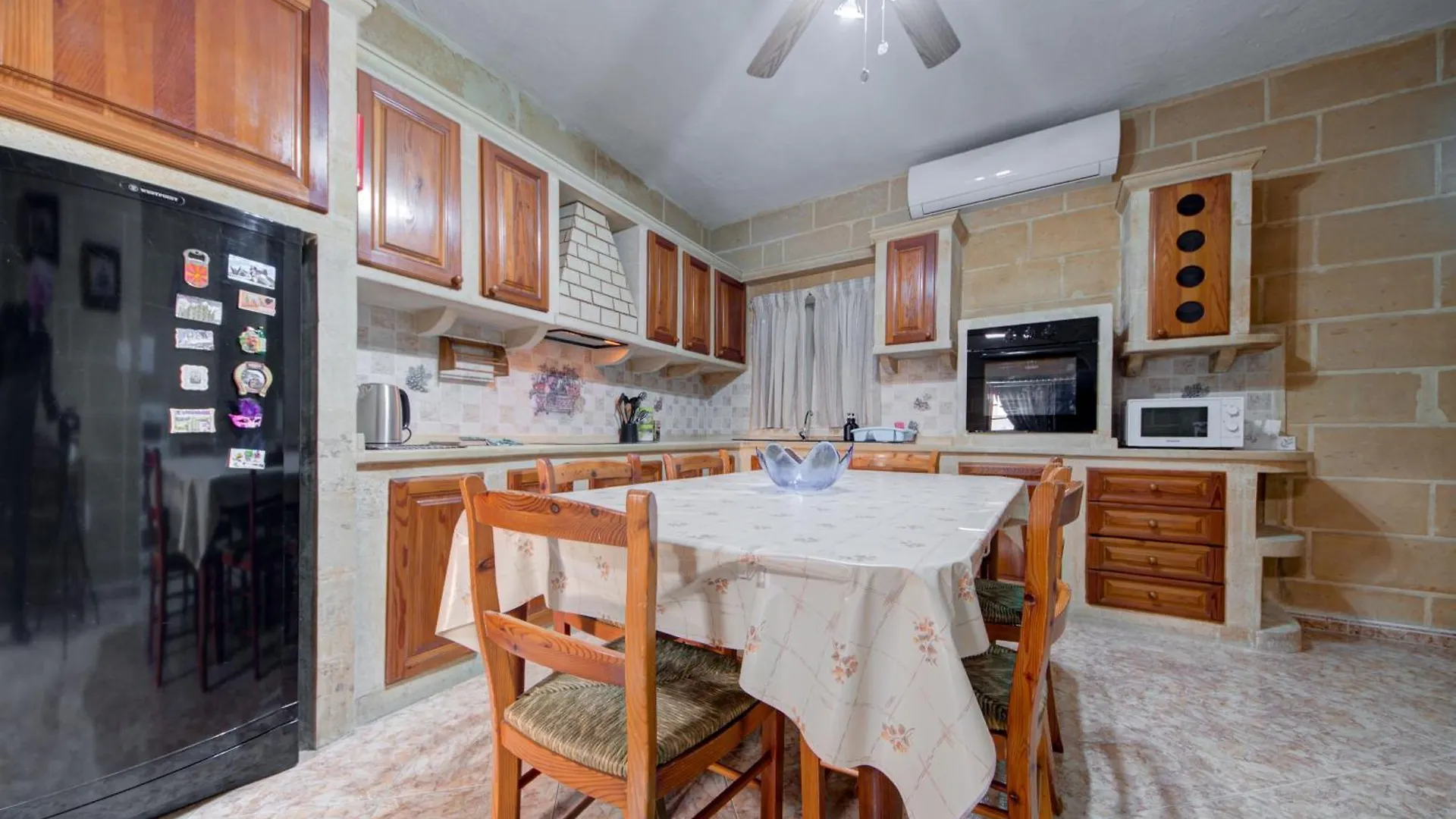 Bright & Spacious Beachside Apartment By Sf Homes Marsaskala Malta