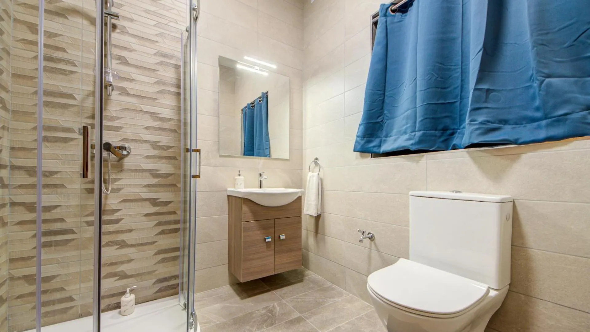 Bright & Spacious Beachside Apartment By Sf Homes Marsaskala