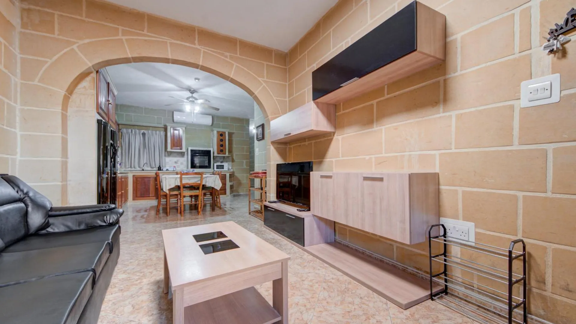 Bright & Spacious Beachside Apartment By Sf Homes Marsaskala