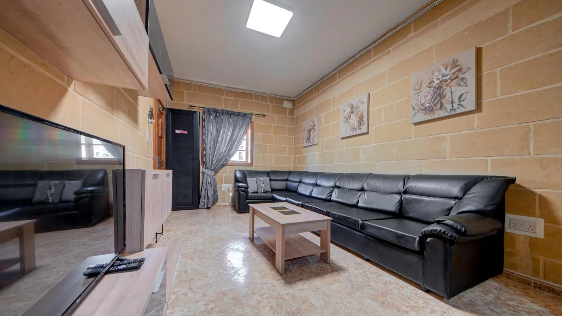 Bright & Spacious Beachside Apartment By Sf Homes Marsaskala Malta