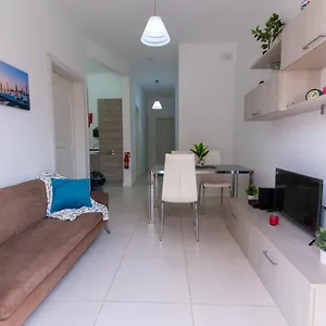 Seaside Cosy Maisonette @ - 2 Mins Walk From Sea Marsaskala