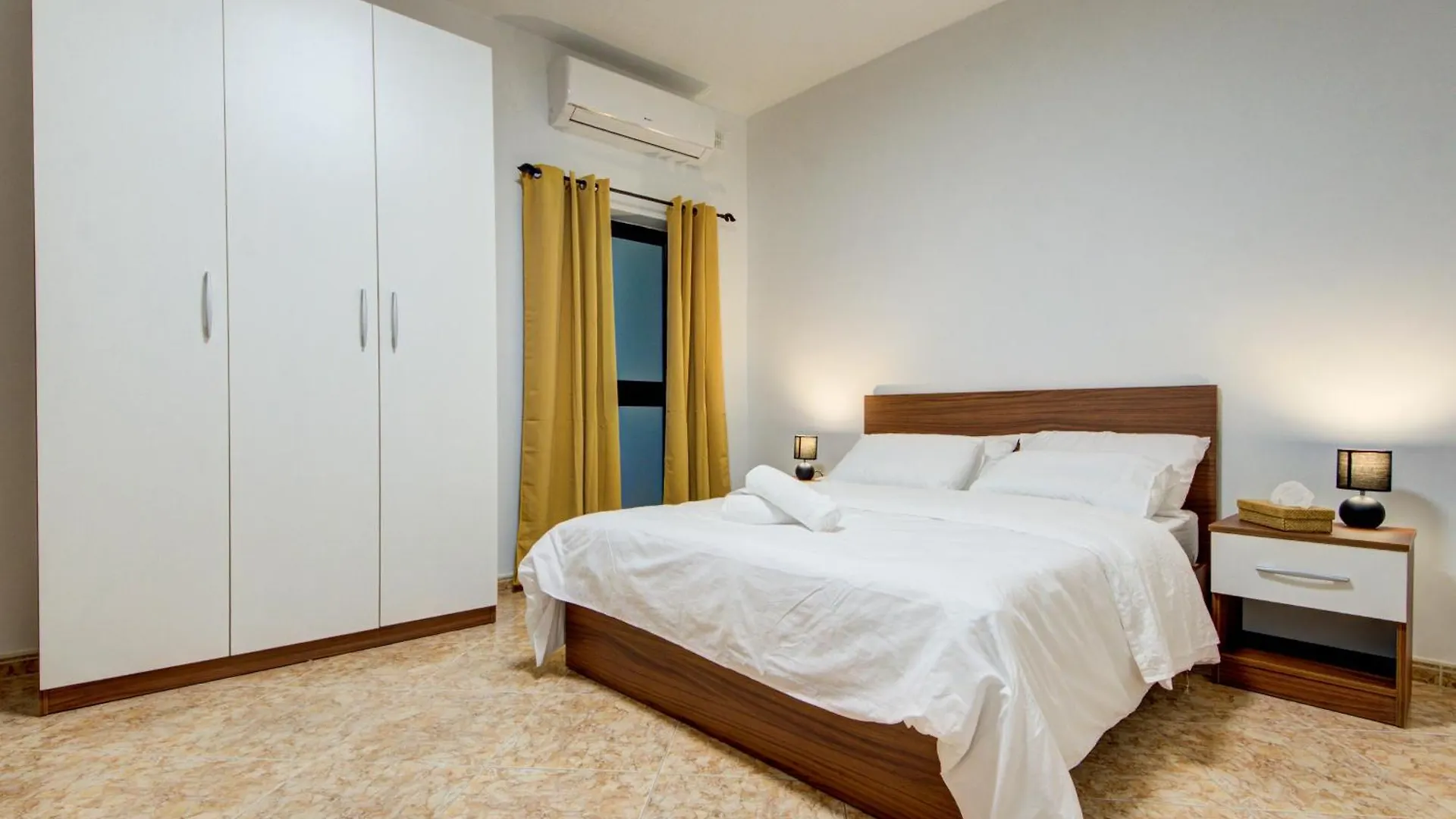 Bright & Spacious Beachside Apartment By Sf Homes مارساسكالا 0*,  مالطا