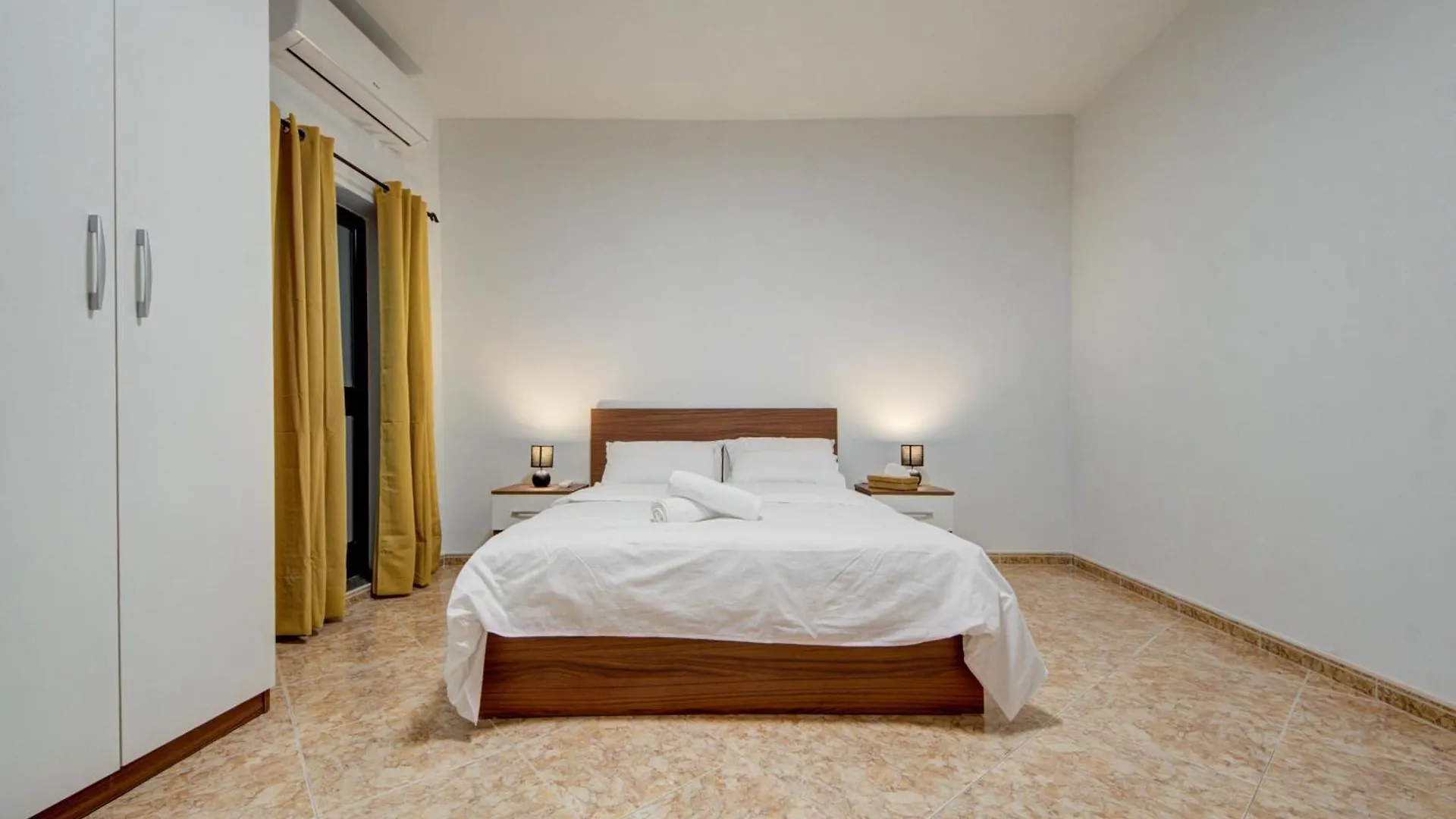 Bright & Spacious Beachside Apartment By Sf Homes مارساسكالا 0*,
