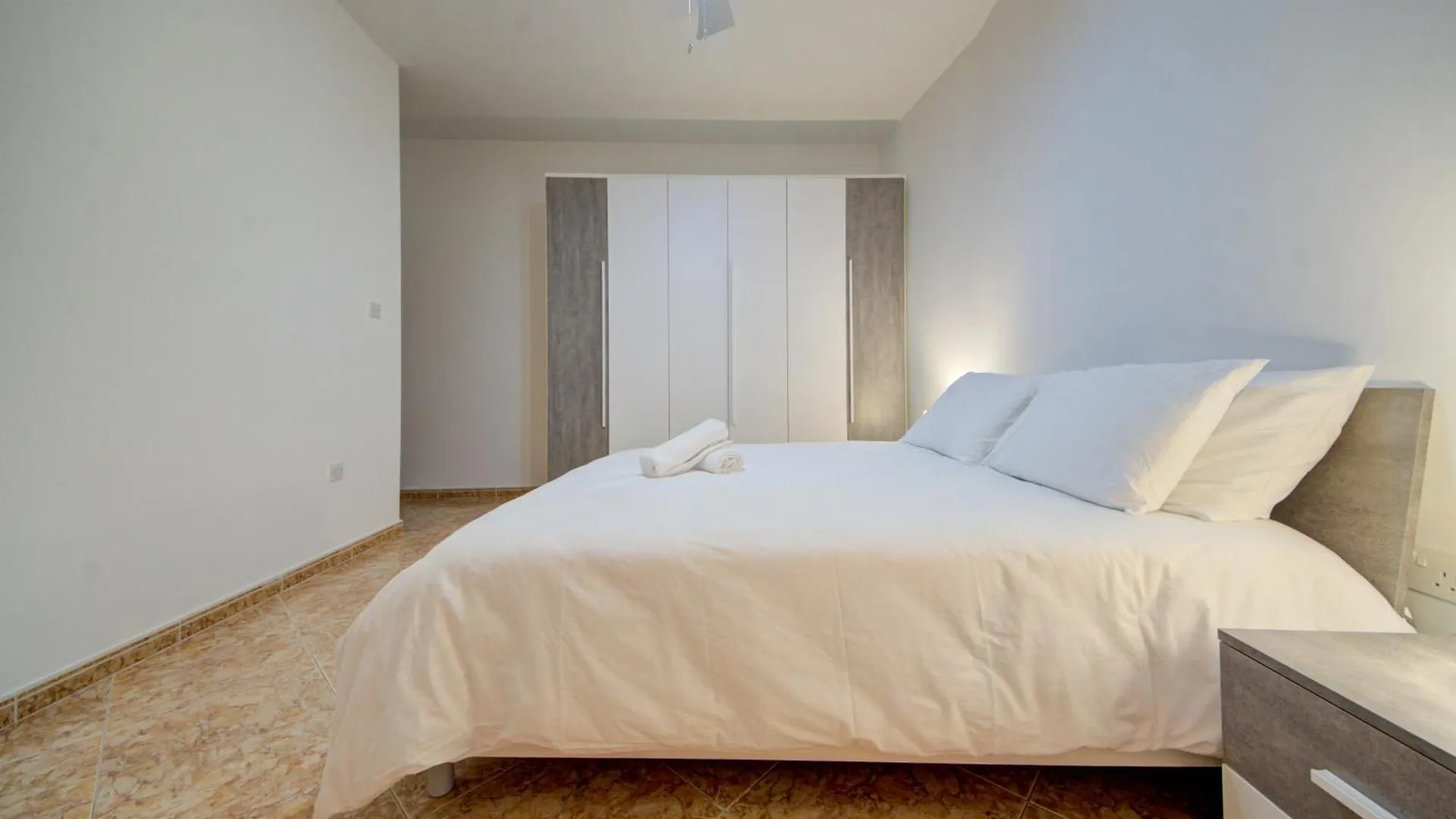 Bright & Spacious Beachside Apartment By Sf Homes مارساسكالا