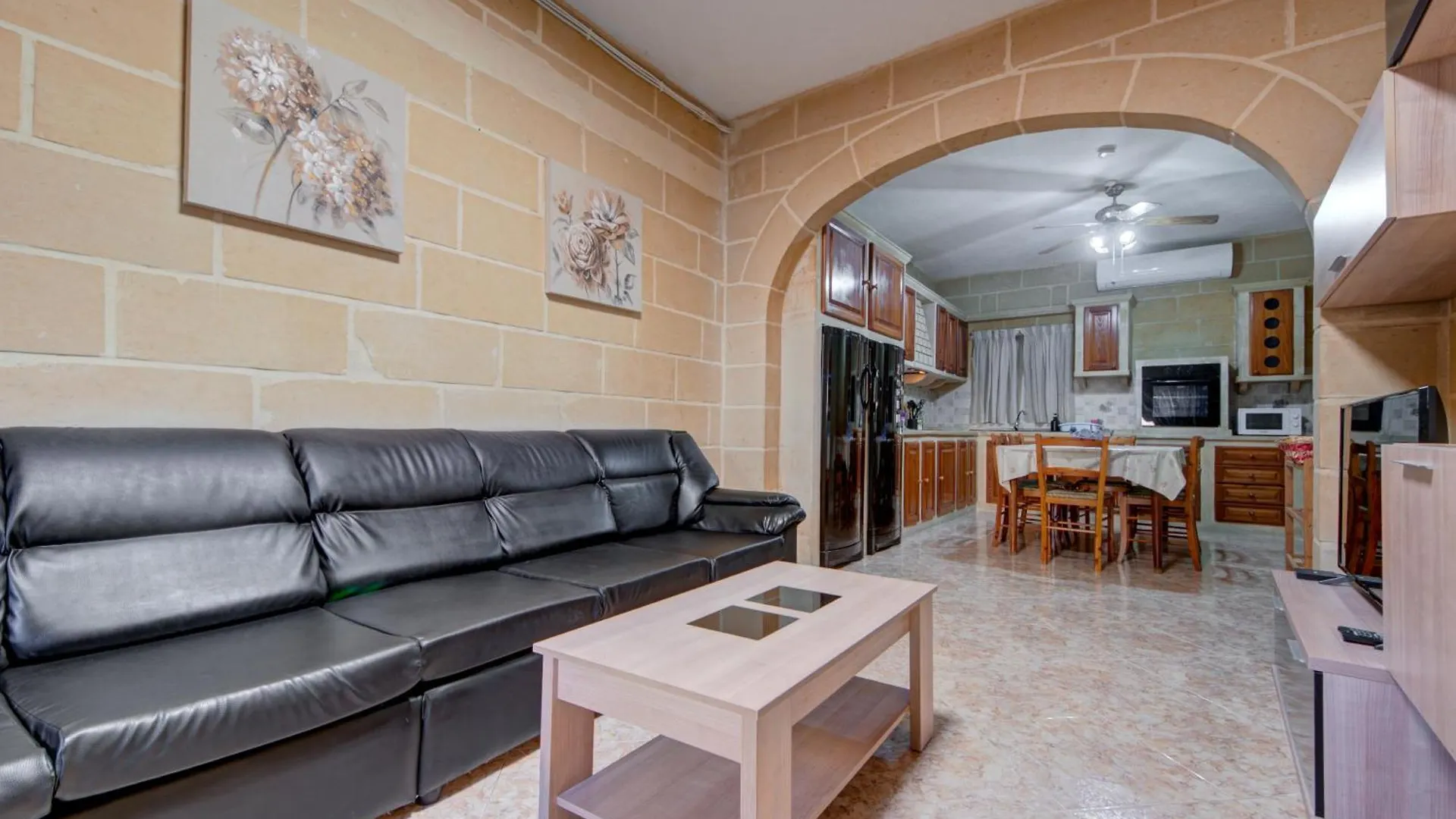 Bright & Spacious Beachside Apartment By Sf Homes مارساسكالا 0*,